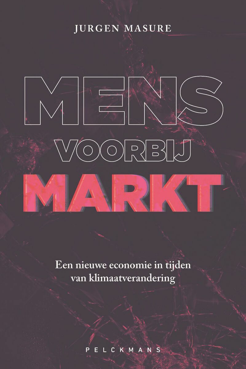 Mens voorbij markt